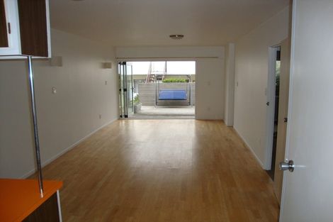 Photo of property in 2/201 Derwent Street, Island Bay, Wellington, 6023