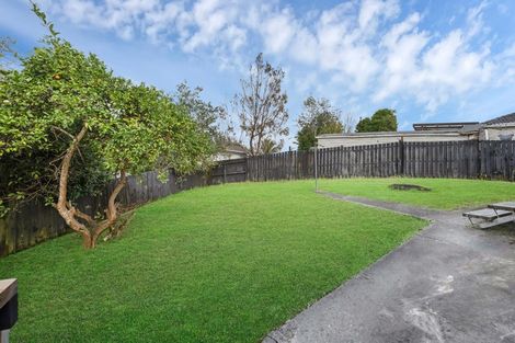 Photo of property in 17 Landow Place, Henderson, Auckland, 0612