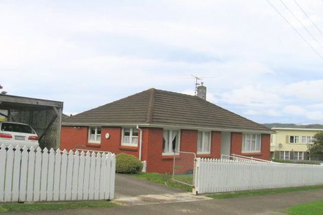 Photo of property in 50 Victory Crescent, Tawa, Wellington, 5028