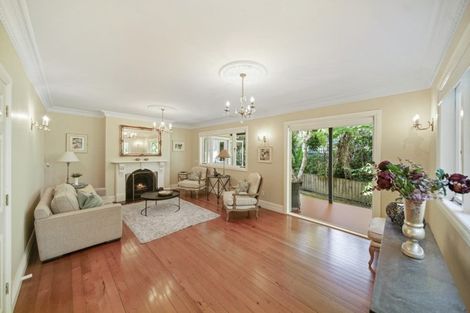 Photo of property in 16 Fenton Terrace, Cockle Bay, Auckland, 2014