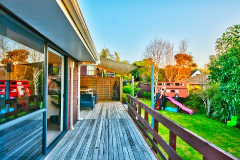 Photo of property in 11a Avonleigh Road, Green Bay, Auckland, 0604