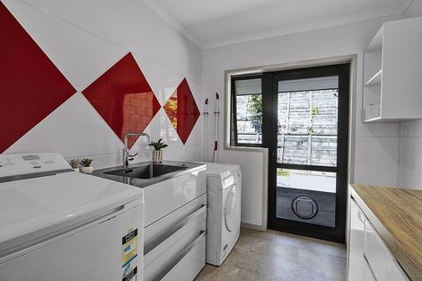 Photo of property in 2 Pipitea Place, Whalers Gate, New Plymouth, 4310