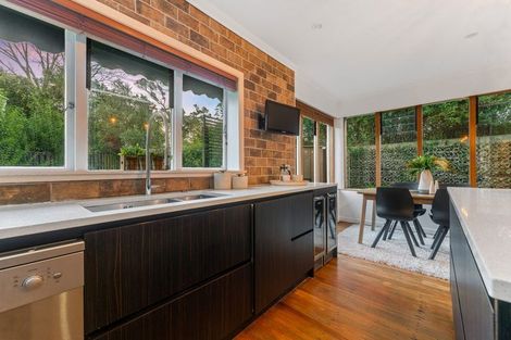 Photo of property in 16 Forrest Hill Road, Forrest Hill, Auckland, 0620