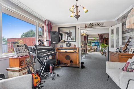 Photo of property in 104 Main North Road, Woodend, 7610