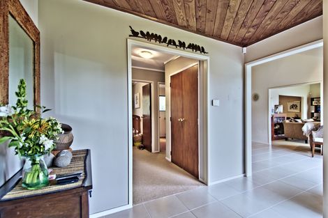 Photo of property in 1 South Lynn Road, Titirangi, Auckland, 0604