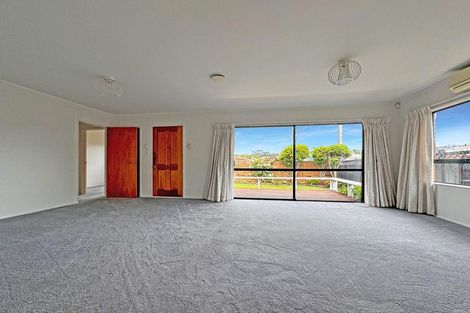Photo of property in 1/12 Shakespeare Road, Milford, Auckland, 0620