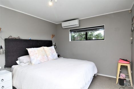 Photo of property in 8 La Perouse Street, Botany Downs, Auckland, 2010