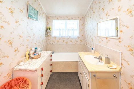 Photo of property in 107 Karaka Street, Castlecliff, Whanganui, 4501