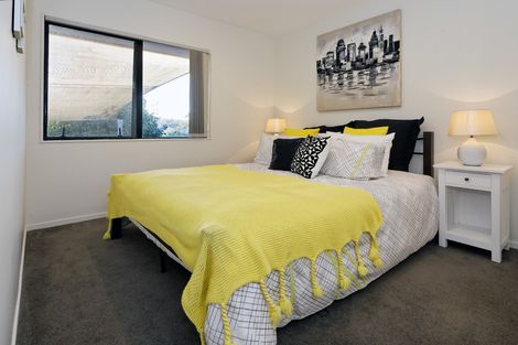 Photo of property in 11a Avonleigh Road, Green Bay, Auckland, 0604