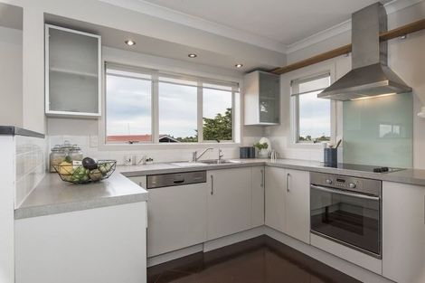 Photo of property in 69 Buscomb Avenue, Henderson, Auckland, 0610