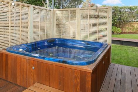 Photo of property in 8 Graven Court, Henderson, Auckland, 0612