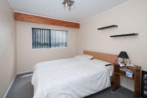 Photo of property in 1/6 Altair Place, Windsor Park, Auckland, 0632