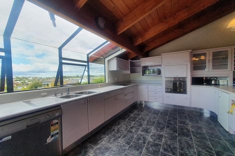 Photo of property in 32 Ronald Macken Place, Windsor Park, Auckland, 0632