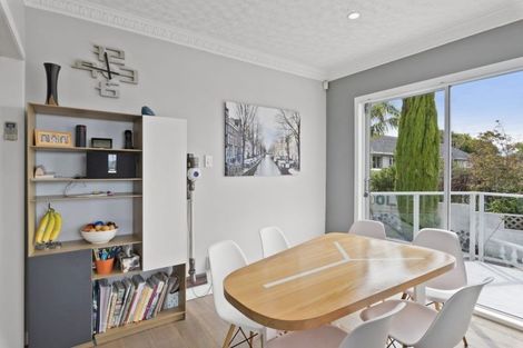 Photo of property in 21 Chelsea View Drive, Chatswood, Auckland, 0626