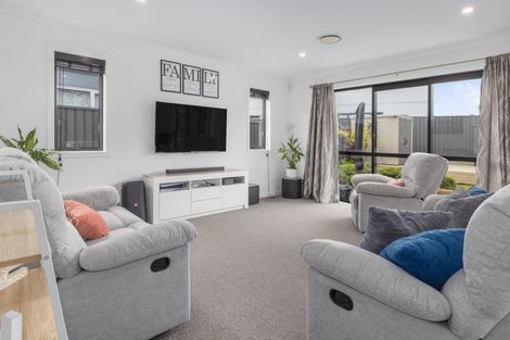 Photo of property in 18 Pateke Drive, Kenepuru, Porirua, 5022