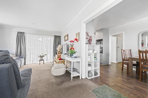 Photo of property in 13 Helleur Road, Massey, Auckland, 0614