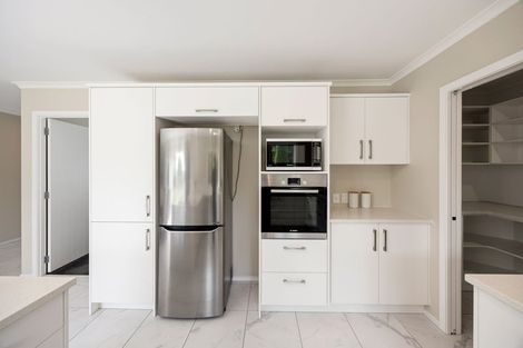 Photo of property in 16 Derwent Place, Flagstaff, Hamilton, 3210