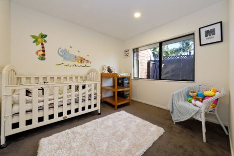 Photo of property in 11a Avonleigh Road, Green Bay, Auckland, 0604