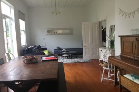 Photo of property in 7 Waterview Road, Stanley Point, Auckland, 0624