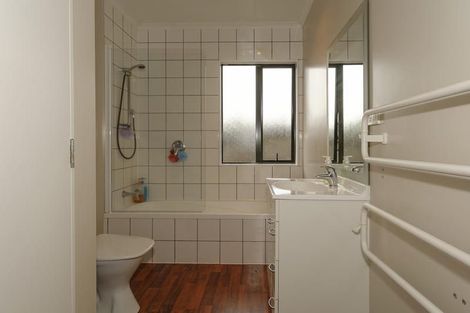 Photo of property in 10a Rena Place, West Harbour, Auckland, 0618