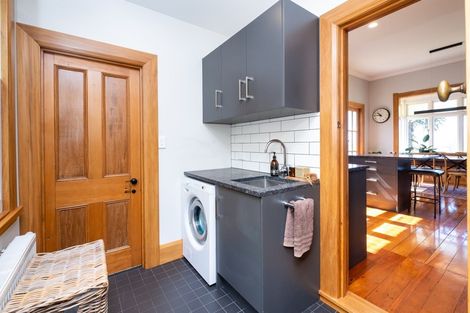 Photo of property in 16 Brewster Street, Bluff Hill, Napier, 4110