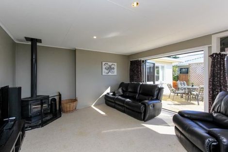 Photo of property in 15 York Crescent, Westown, New Plymouth, 4310