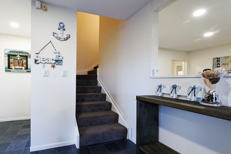 Photo of property in 11a Avonleigh Road, Green Bay, Auckland, 0604