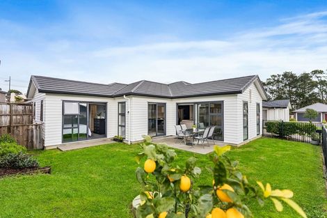 Photo of property in 11 Sauterne Road, Kumeu, 0810