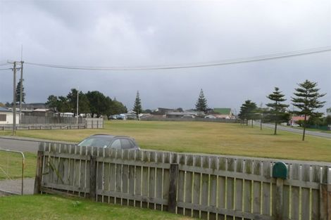 Photo of property in 2 Dawick Street, Foxton Beach, Foxton, 4815