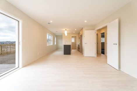 Photo of property in 70 Farnworth Terrace, Glenside, Wellington, 6037