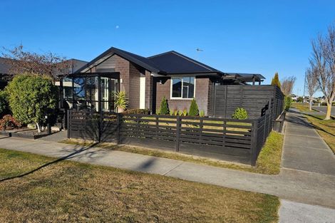 Photo of property in 32 Whakatipu Street, Pegasus, 7612