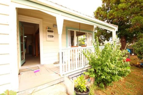 Photo of property in 135 Astley Avenue, New Lynn, Auckland, 0600