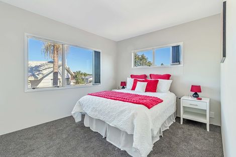 Photo of property in 2/8 Anglers Way, Wattle Downs, Auckland, 2102