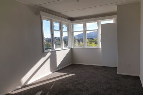 Photo of property in 5 Stevens Crescent, Ranui, Porirua, 5024