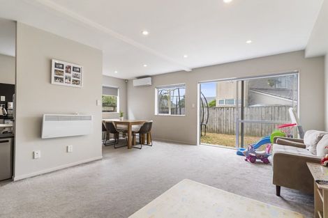 Photo of property in 4/45a Swanson Road, Henderson, Auckland, 0610
