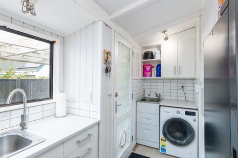 Photo of property in 9a Heretaunga Square, Silverstream, Upper Hutt, 5019