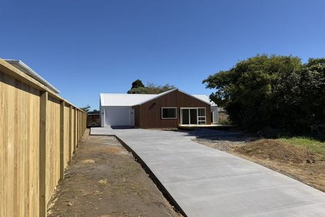 Photo of property in 52 Wairau Road, Oakura, 4314