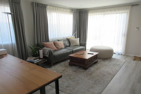 Photo of property in 6 Desert Gold Lane, Wallaceville, Upper Hutt, 5018