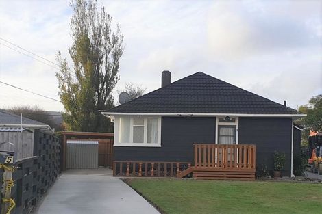 Photo of property in 5 Hollard Grove, Avalon, Lower Hutt, 5011