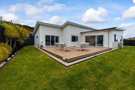 Photo of property in 10 Weatherdeck Close, Whitby, Porirua, 5024