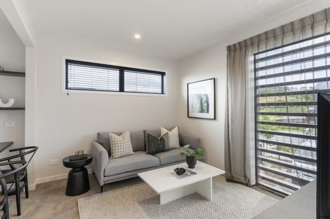 Photo of property in 33 Kikorangi Drive, Wainui, Silverdale, 0992