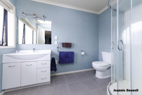 Photo of property in 3 Walnut Grove, Kelvin Grove, Palmerston North, 4414