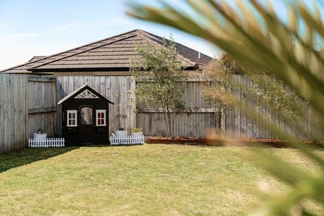 Photo of property in 11 Livingstone Drive, Papamoa Beach, Papamoa, 3118