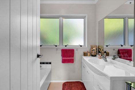 Photo of property in 120 Paraite Road, Paraite, New Plymouth, 4373