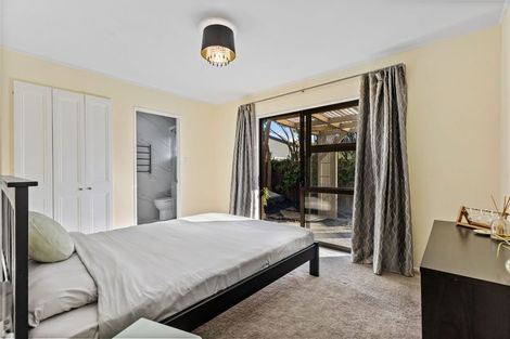 Photo of property in 2/16 Matisse Drive, West Harbour, Auckland, 0618