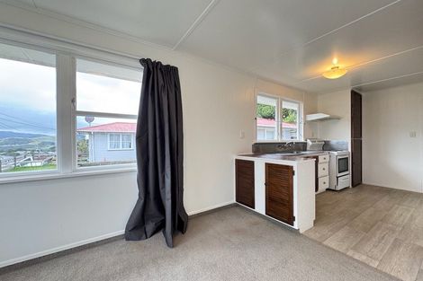Photo of property in 19 Catherine Crescent, Paparangi, Wellington, 6037