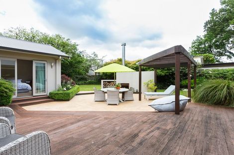 Photo of property in 2 Pastoral Lane, Hokowhitu, Palmerston North, 4410