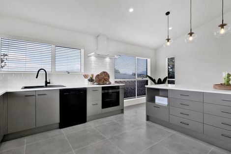 Photo of property in 20 Tiverton Crescent, Whalers Gate, New Plymouth, 4310