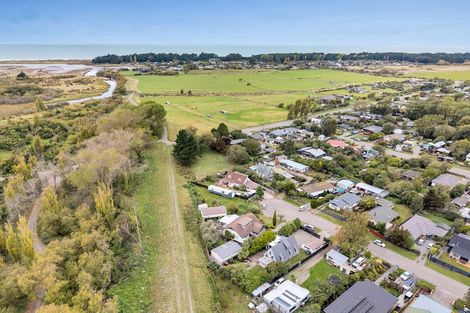 Photo of property in 12 Mckenzie Place, Waikuku Beach, 7402
