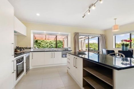 Photo of property in 2/16 Matisse Drive, West Harbour, Auckland, 0618